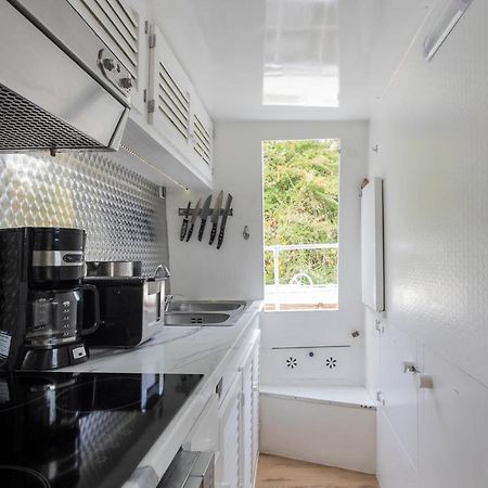 Eucala Motor Yacht Hotell East Molesey Exteriör bild