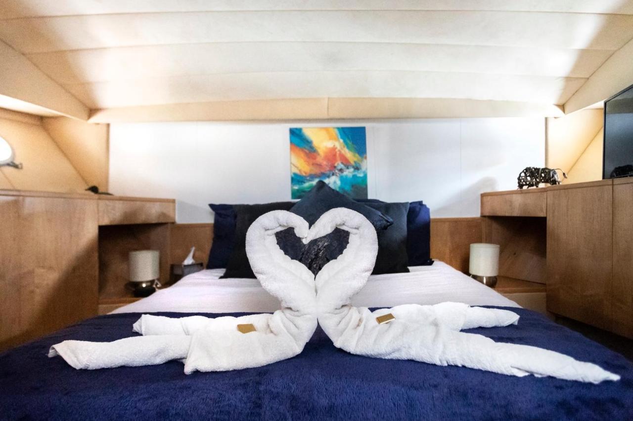 Eucala Motor Yacht Hotell East Molesey Exteriör bild