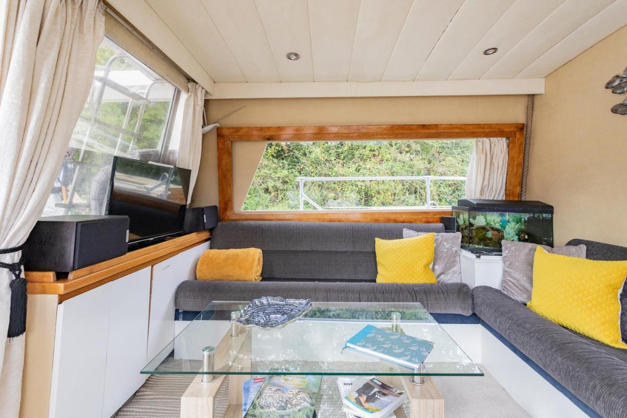 Eucala Motor Yacht Hotell East Molesey Exteriör bild