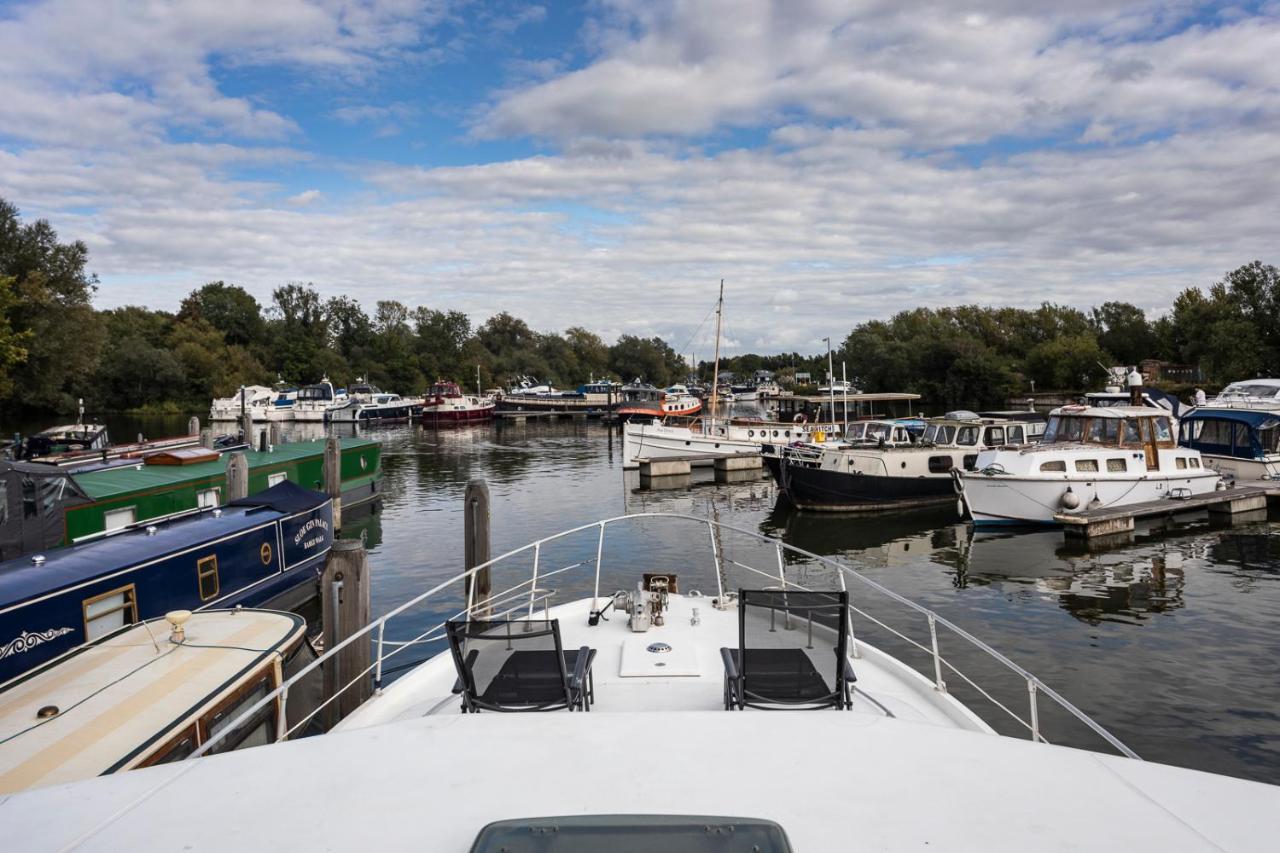 Eucala Motor Yacht Hotell East Molesey Exteriör bild