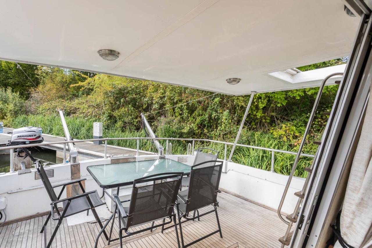 Eucala Motor Yacht Hotell East Molesey Exteriör bild