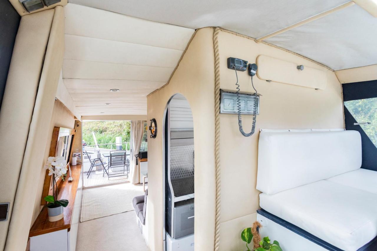 Eucala Motor Yacht Hotell East Molesey Exteriör bild