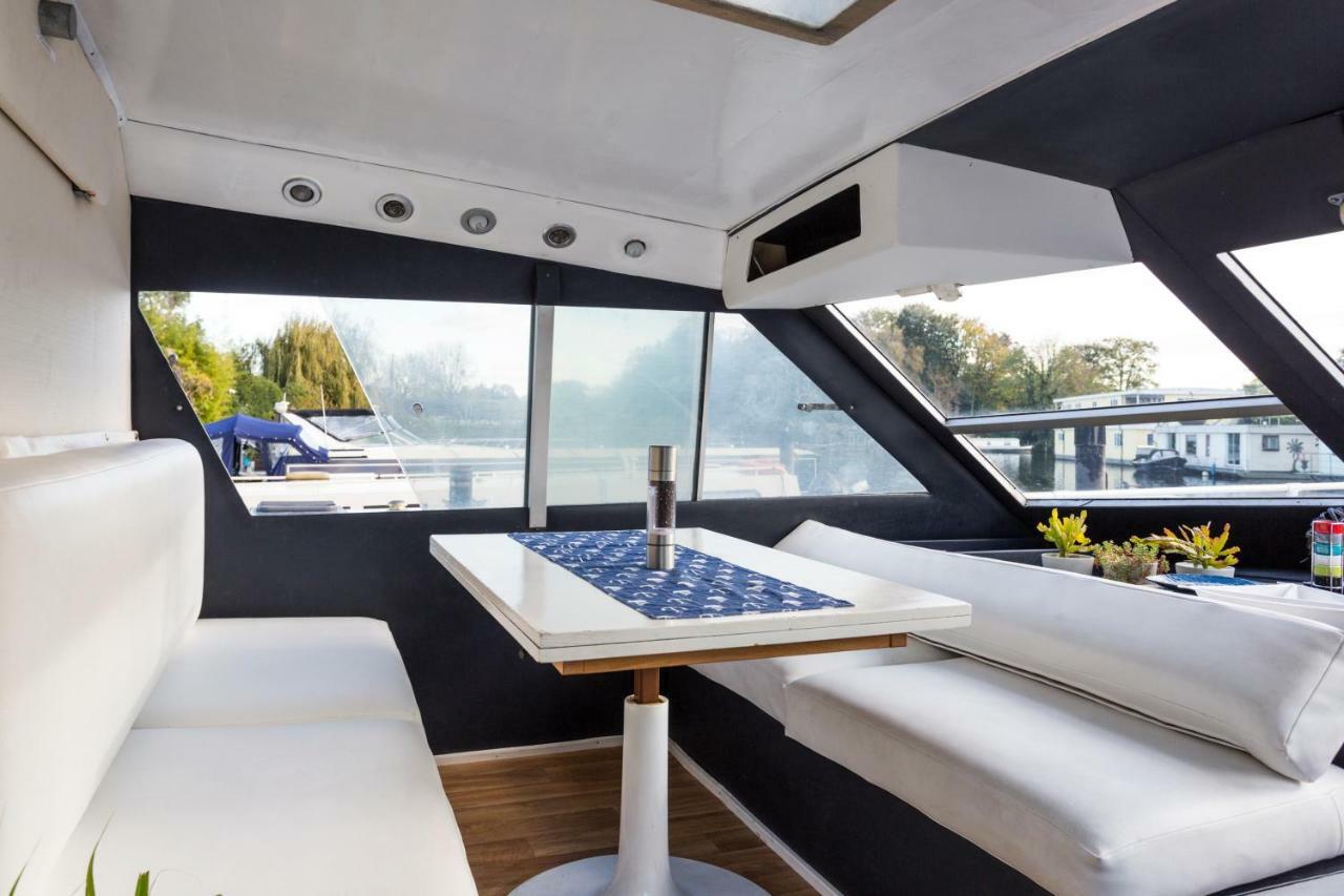 Eucala Motor Yacht Hotell East Molesey Exteriör bild