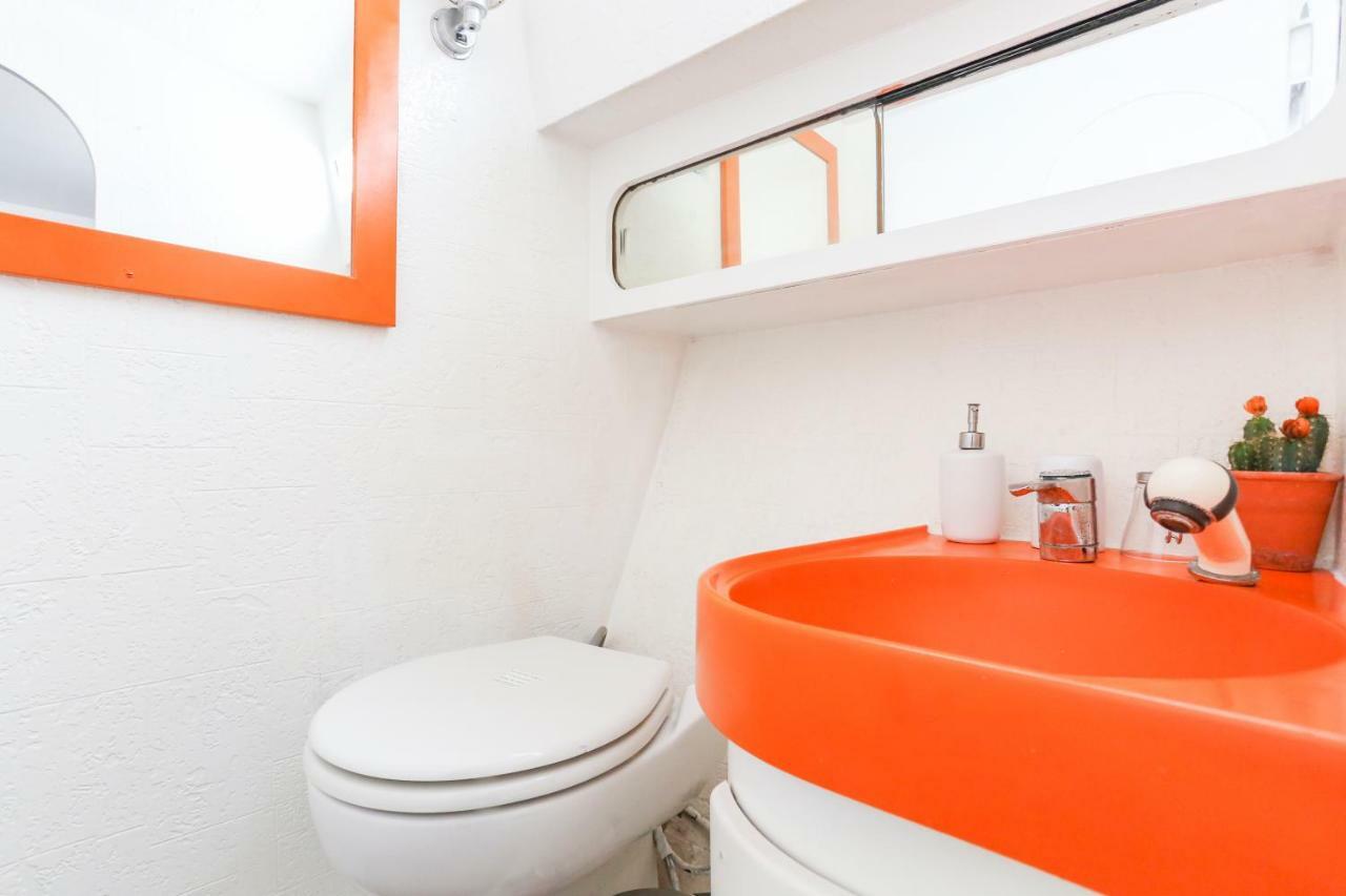 Eucala Motor Yacht Hotell East Molesey Exteriör bild
